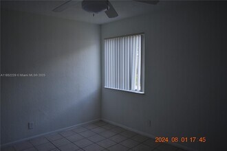 5808 NW 21st St in Lauderhill, FL - Foto de edificio - Building Photo
