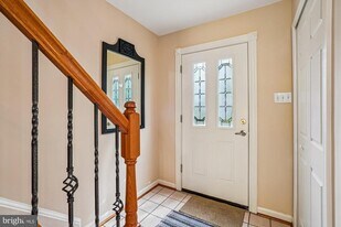 3793 Port Hope Point in Triangle, VA - Building Photo