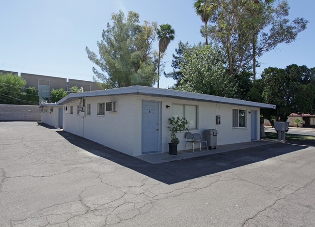 Fifth Street Apartments in Tempe, AZ - Foto de edificio - Building Photo