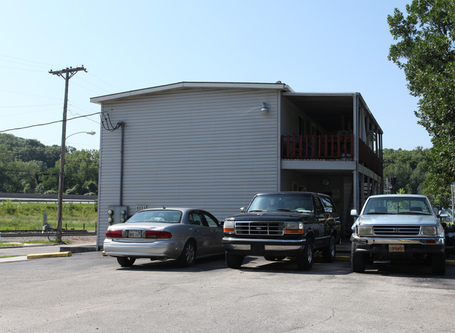 2440 S Mill St in Kansas City, KS - Foto de edificio - Building Photo