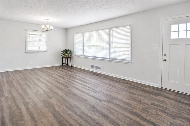 2191 Greystone Way in Decatur, GA - Building Photo - Building Photo