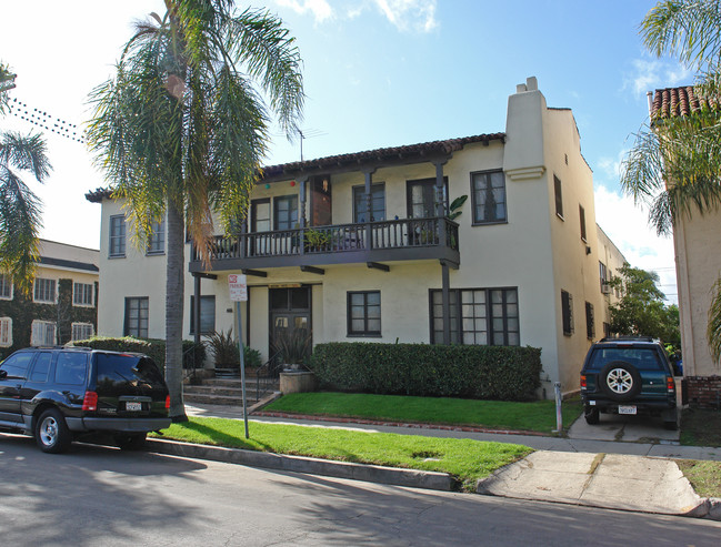 401 N Genesee Ave in Los Angeles, CA - Building Photo - Building Photo