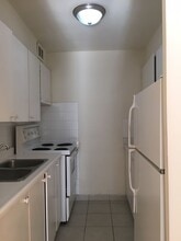 190 Kerr St in Oakville, ON - Building Photo - Building Photo