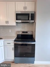 2821 W Girard Ave in Philadelphia, PA - Foto de edificio - Building Photo