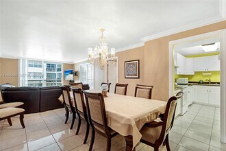 6039 Collins Ave in Miami Beach, FL - Building Photo - Building Photo