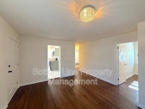 2011 Holly St in Charlotte, NC - Building Photo - Building Photo