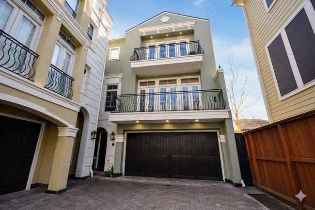 property at 1818 Binz St