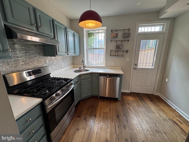 property at 424 Oakdale Pl NW