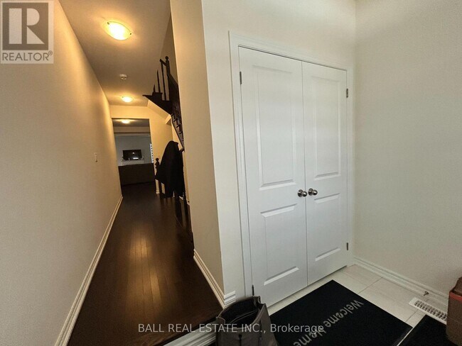 12 Fire King Dr in Whitby, ON - Building Photo - Building Photo