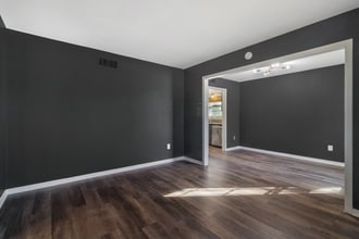 7004 Hillshire Dr in Memphis, TN - Building Photo - Building Photo