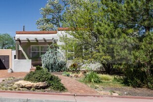 411 Wellesley Dr SE in Albuquerque, NM - Building Photo