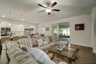 10925 Green Harvest Dr. in Riverview, FL - Foto de edificio - Building Photo