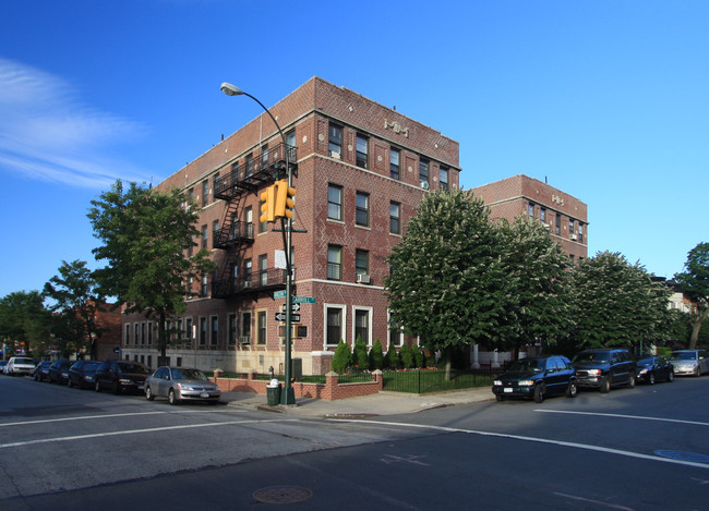 1384 Carroll St in Brooklyn, NY - Foto de edificio - Building Photo