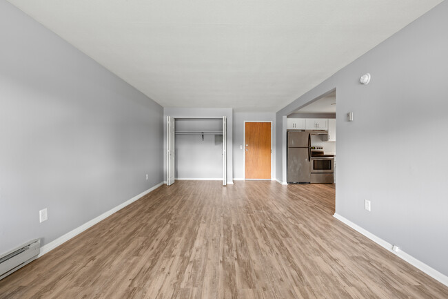 Pembrooke Court Apartments in Manchester, CT - Building Photo - Building Photo