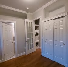 W. 97th St, Riverside Dr, Unit 5 in New York, NY - Building Photo - Building Photo