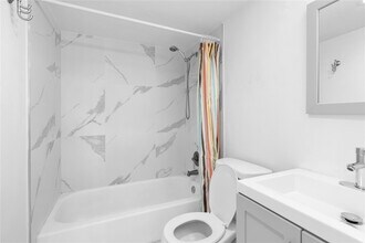 4164 Inverrary Dr, Unit 412 in Lauderhill, FL - Building Photo - Building Photo