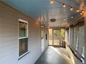 39 Damascus Rd in Branford, CT - Building Photo - Building Photo