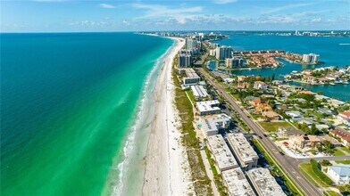 2900 Gulf Blvd, Unit 204 in Belleair Beach, FL - Foto de edificio - Building Photo