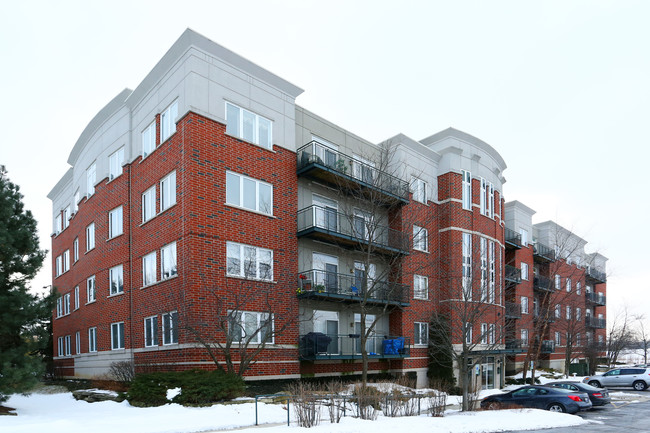 Delacourte Condominiums