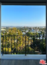 818 N Doheny Dr in West Hollywood, CA - Building Photo - Building Photo