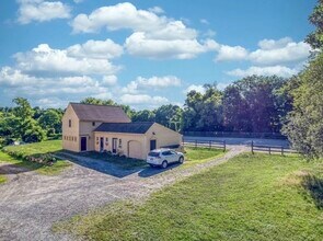 253 Davis Rd, Unit 253 Davis Road in Bedford, MA - Foto de edificio - Building Photo