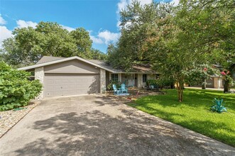 7110 Sungate Dr in Austin, TX - Building Photo - Building Photo