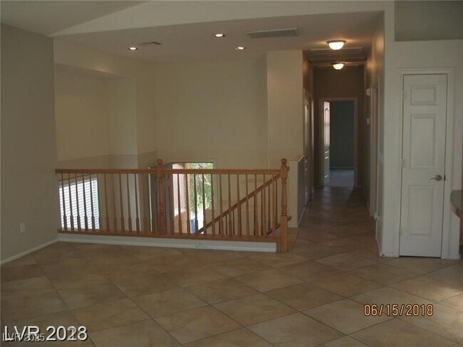 5122 Echo Shire Ave in Las Vegas, NV - Building Photo - Building Photo