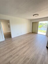 131 Lake Anne Dr in West Palm Beach, FL - Building Photo - Building Photo