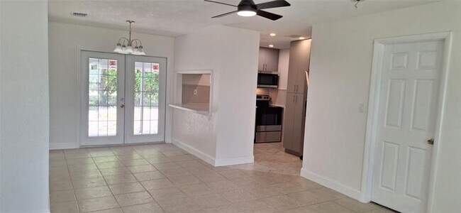 1150 NW 23rd Ave in Pompano Beach, FL - Building Photo - Building Photo