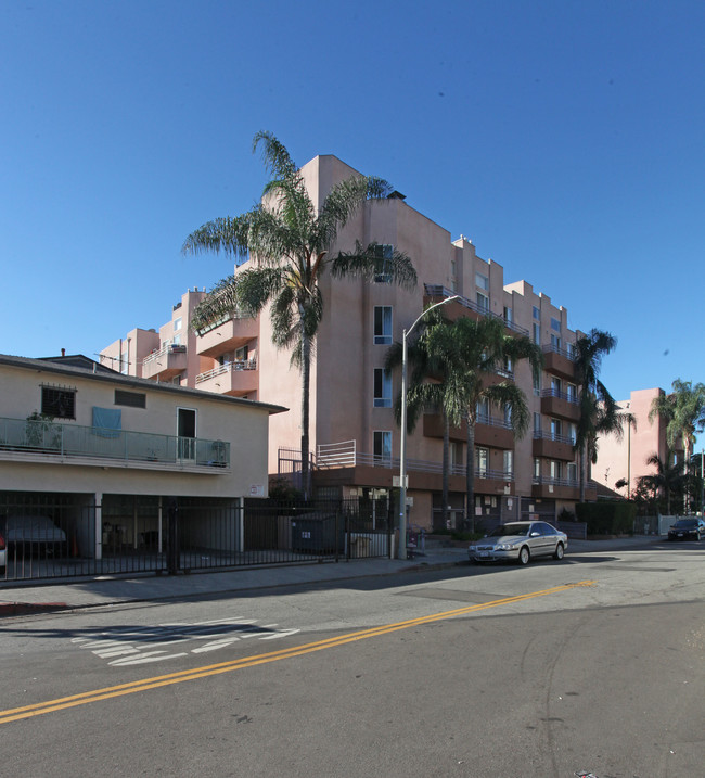 6510 La Mirada Ave in Los Angeles, CA - Building Photo - Building Photo