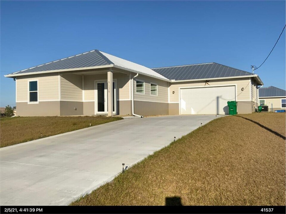 9002 S Indio Cir-Unit -9032 in La Belle, FL - Building Photo