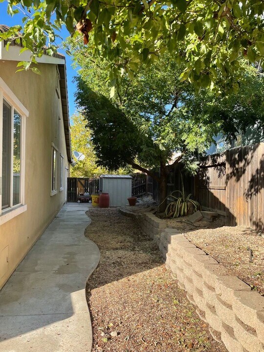 2231-2231 Owen Carrow Ln in Lincoln, CA - Building Photo