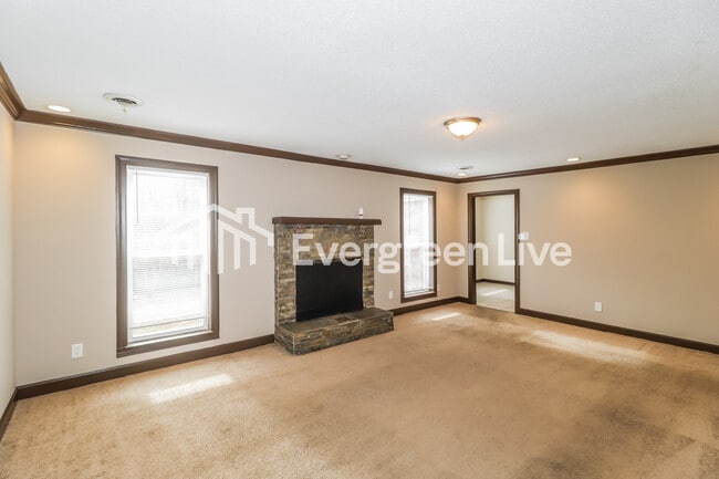 3465 E Rolling Woods Dr in Memphis, TN - Building Photo - Building Photo