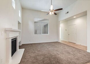 1898 N Highland Ave in Clovis, CA - Building Photo - Building Photo