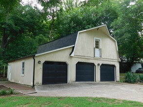 700 Monroe Dr in Raleigh, NC - Foto de edificio - Building Photo