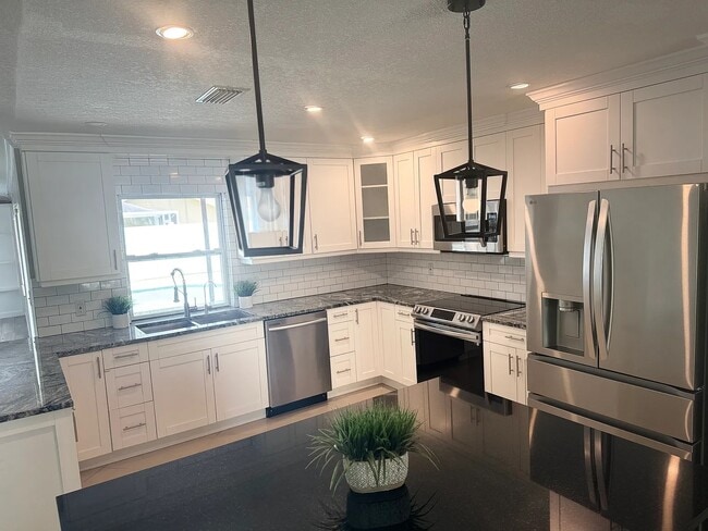3716 Lake Blvd in Clearwater, FL - Building Photo - Building Photo