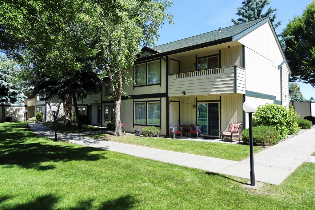 Cedar Chateau Estates B Apartments in Spokane Valley, WA