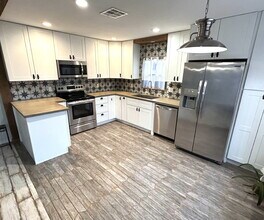 635 W Hillcrest Dr in Mustang, OK - Building Photo - Building Photo