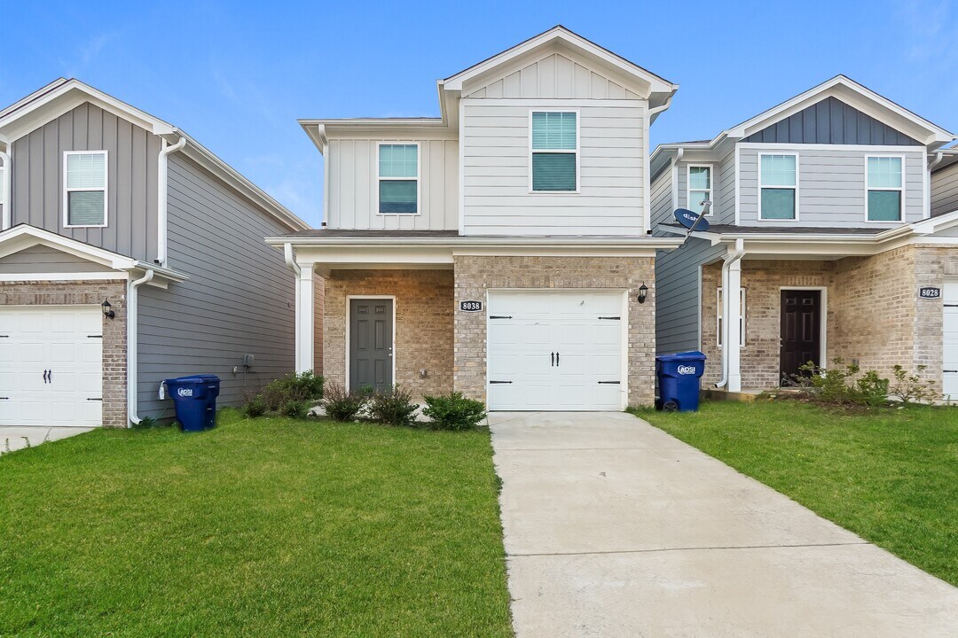 8038 Hagood St in Pell City, AL - Foto de edificio
