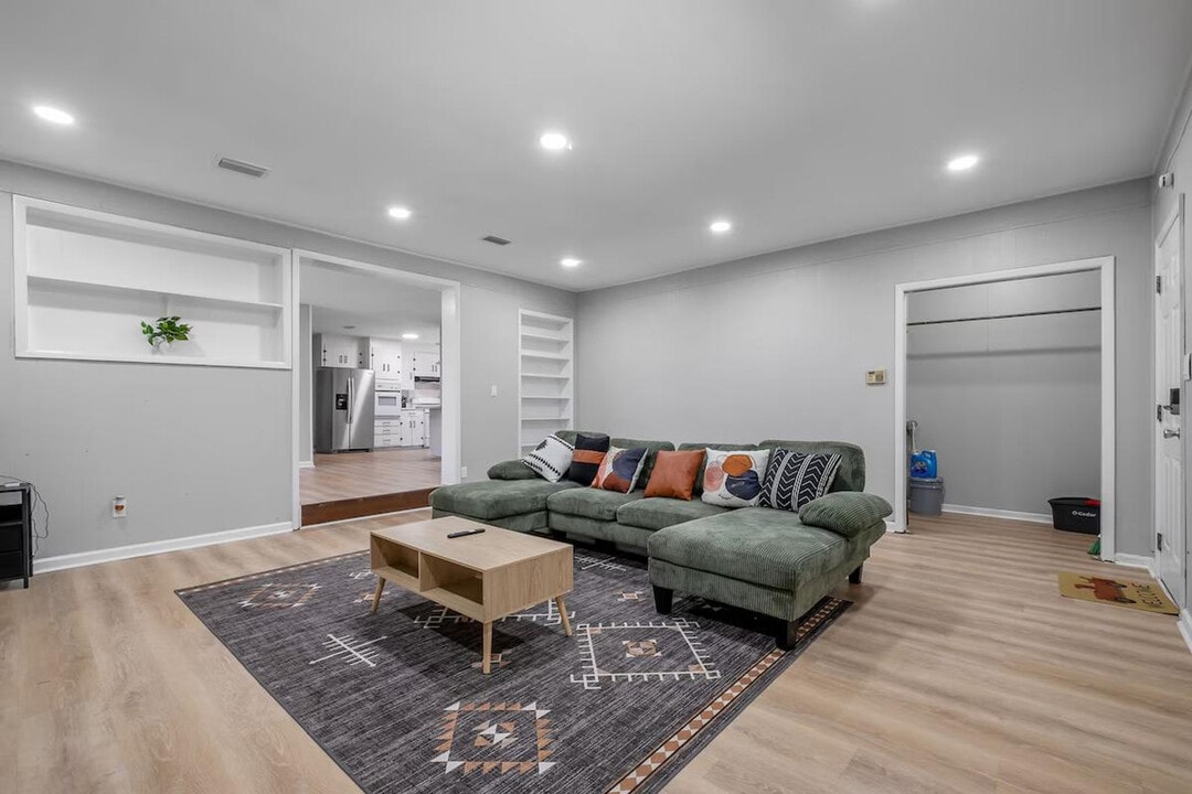 218 Cactus St in Tallahassee, FL - Building Photo