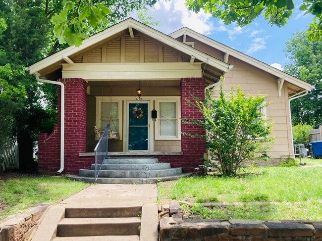 property at 1123 S Lewis Pl