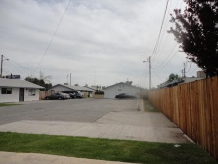 109 Beardsley Ave in Bakersfield, CA - Foto de edificio - Building Photo