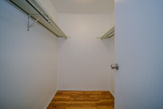 1615 E Central Rd in Arlington Heights, IL - Building Photo - Building Photo