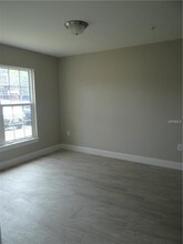 5463 Vineland Rd in Orlando, FL - Building Photo - Building Photo