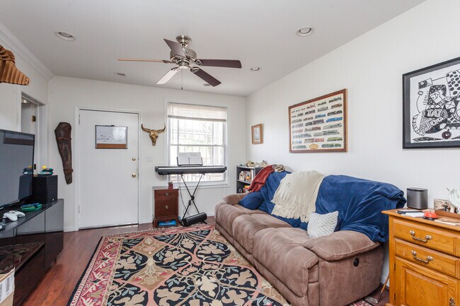 3841 N Bernard St-Unit -1R in Chicago, IL - Building Photo - Building Photo