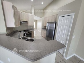 6733 Cambridge Park Dr in Apollo Beach, FL - Building Photo - Building Photo