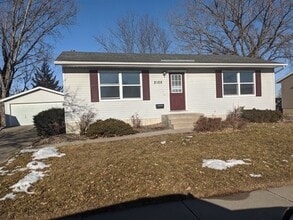 2105 49 1/2 Ln NW in Rochester, MN - Foto de edificio - Building Photo
