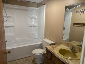 86 Hillside Dr in Holiday Island, AR - Building Photo - Building Photo
