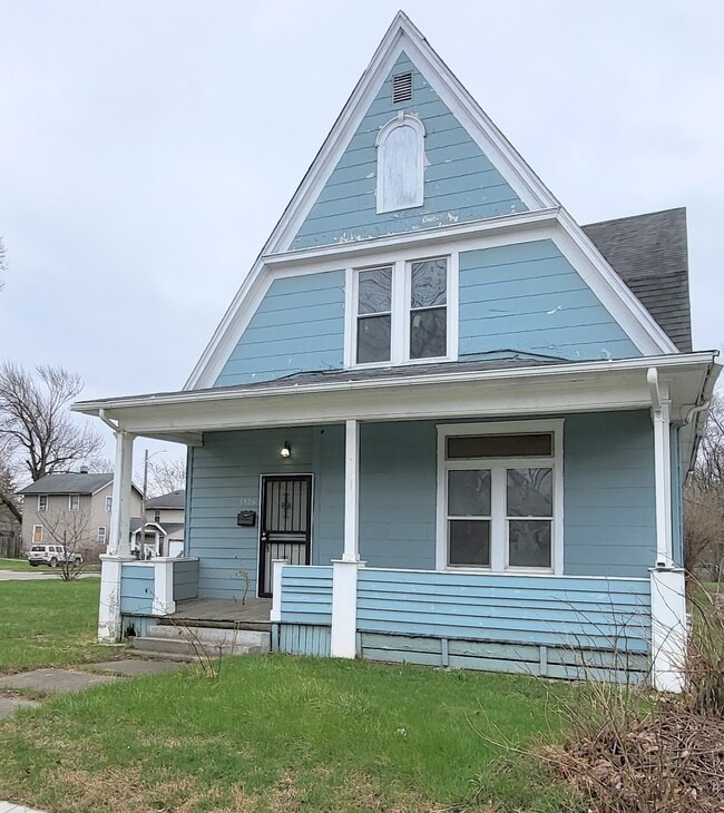 property at 1326 E Pontiac St