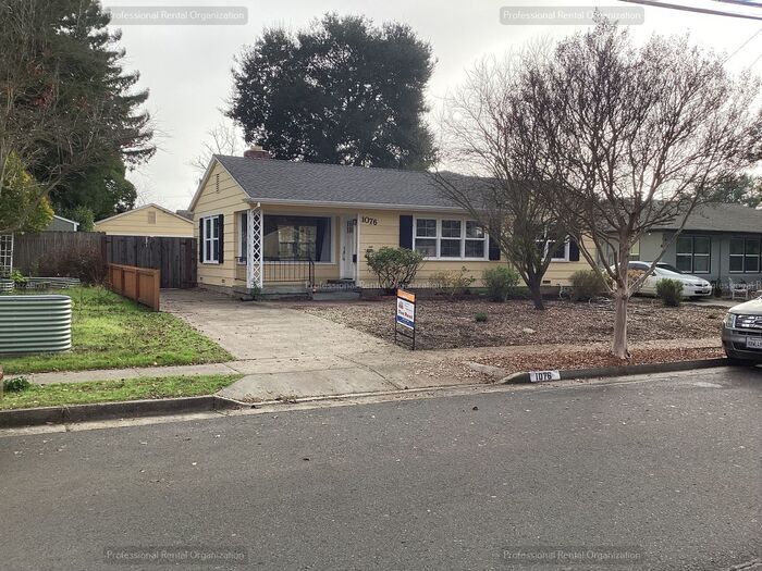 1076 Vallejo St in Santa Rosa, CA - Building Photo